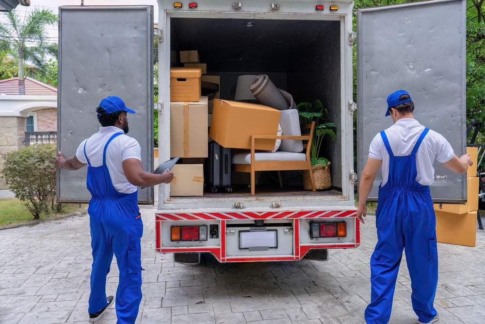Professional,Goods,Move,Service,Use,Truck,Carry,Personal,Belongings,Door